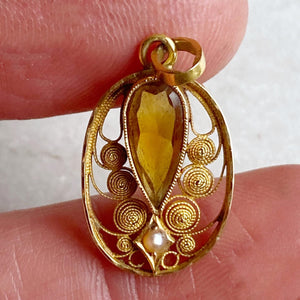 18K Yellow Gold Topaz Pendant with Pearl