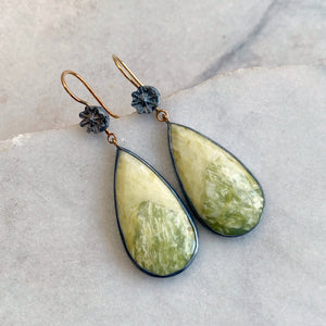 Serpentine Earrings with Poppy Pods