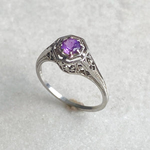 18K White Gold Edwardian Ring with Amethyst